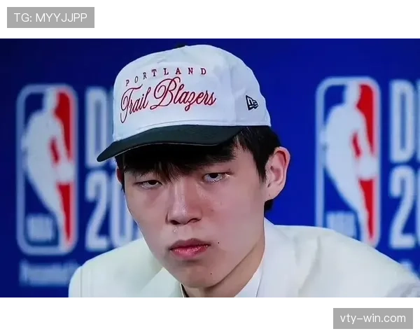 杨瀚森这人吧，赛场像开挂，私下像隔壁会做饭的普通哥