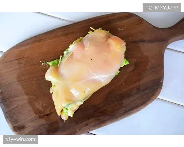 莫德里奇家冰箱里只有水和鸡胸肉? 莫德里奇家冰箱里只有水和鸡胸肉?